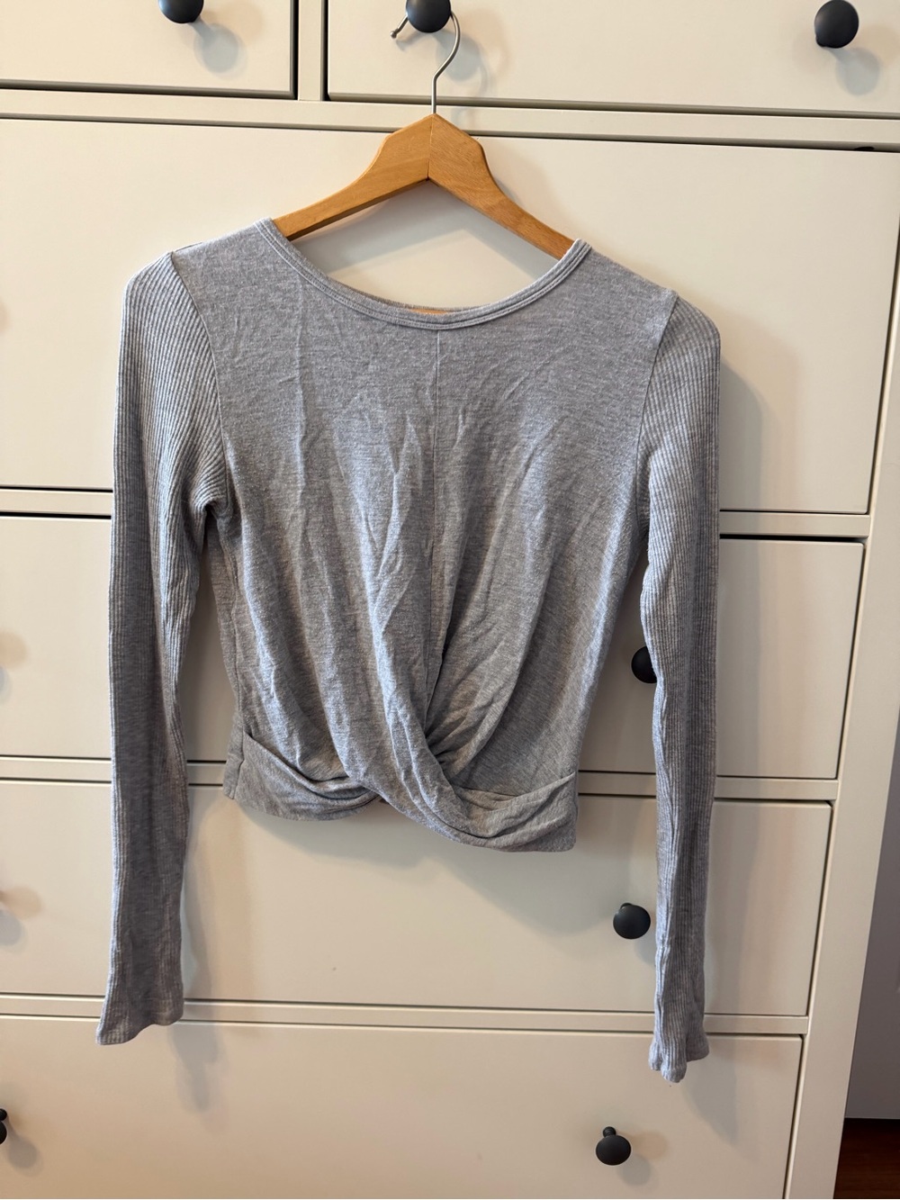Alo Yoga Cover Long Sleeve - Light Gray - Picture 4 of 6